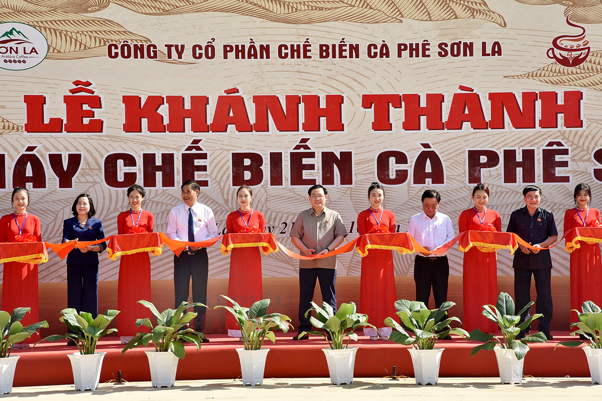 Chủ tịch Quốc hội Vương Đình Huệ dự Lễ khánh thành Nhà máy chế biến cà phê Sơn La